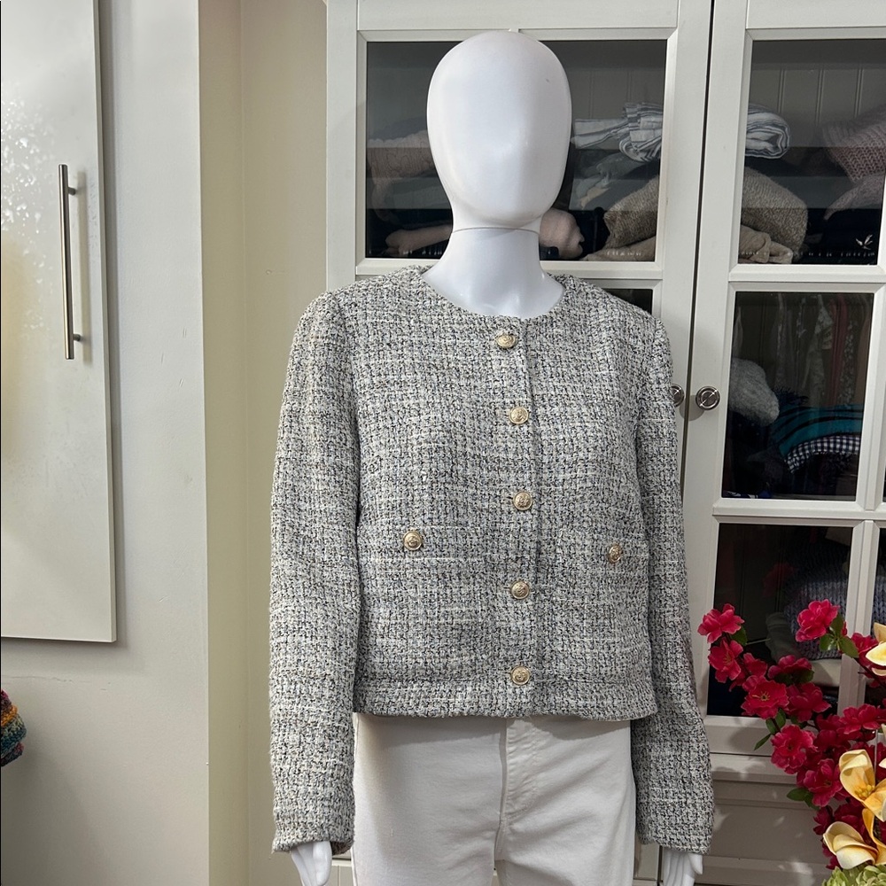 H&M Gray Tweed Double-Breasted cropped Blazer with Gold Buttons. In size M